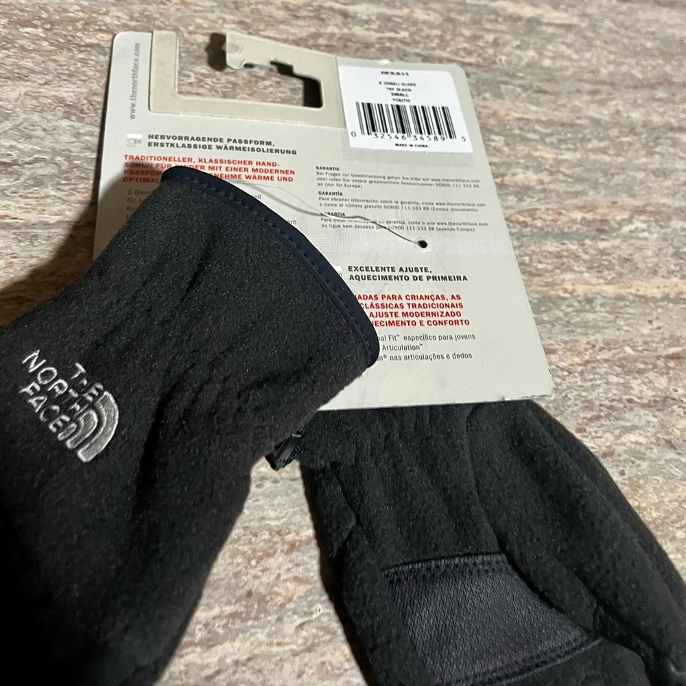 NWT The North Face Black Denali Youth Gloves